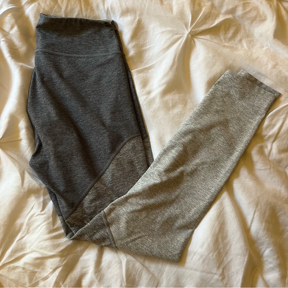 Outdoor voices graphite colorblock leggings.